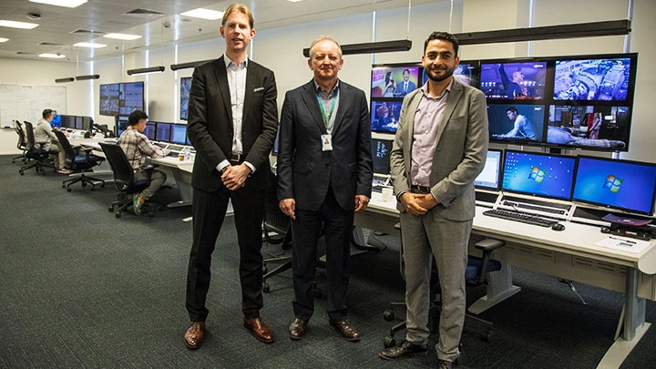 Loading content, please wait...