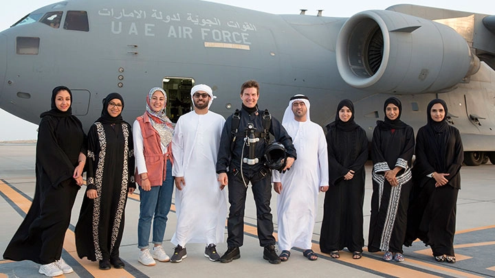 Loading content, please wait...