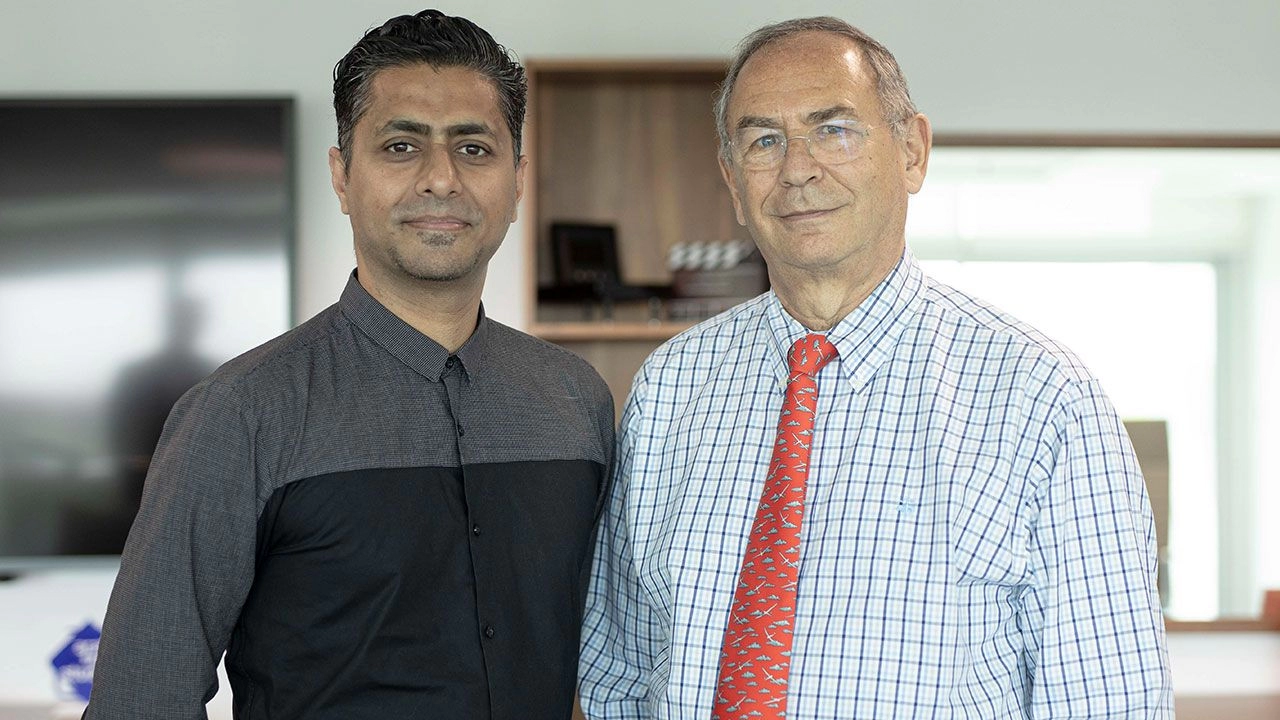 Loading content, please wait...