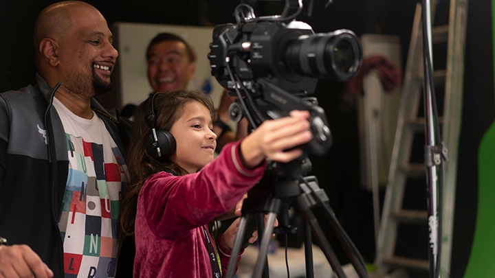 Loading content, please wait...