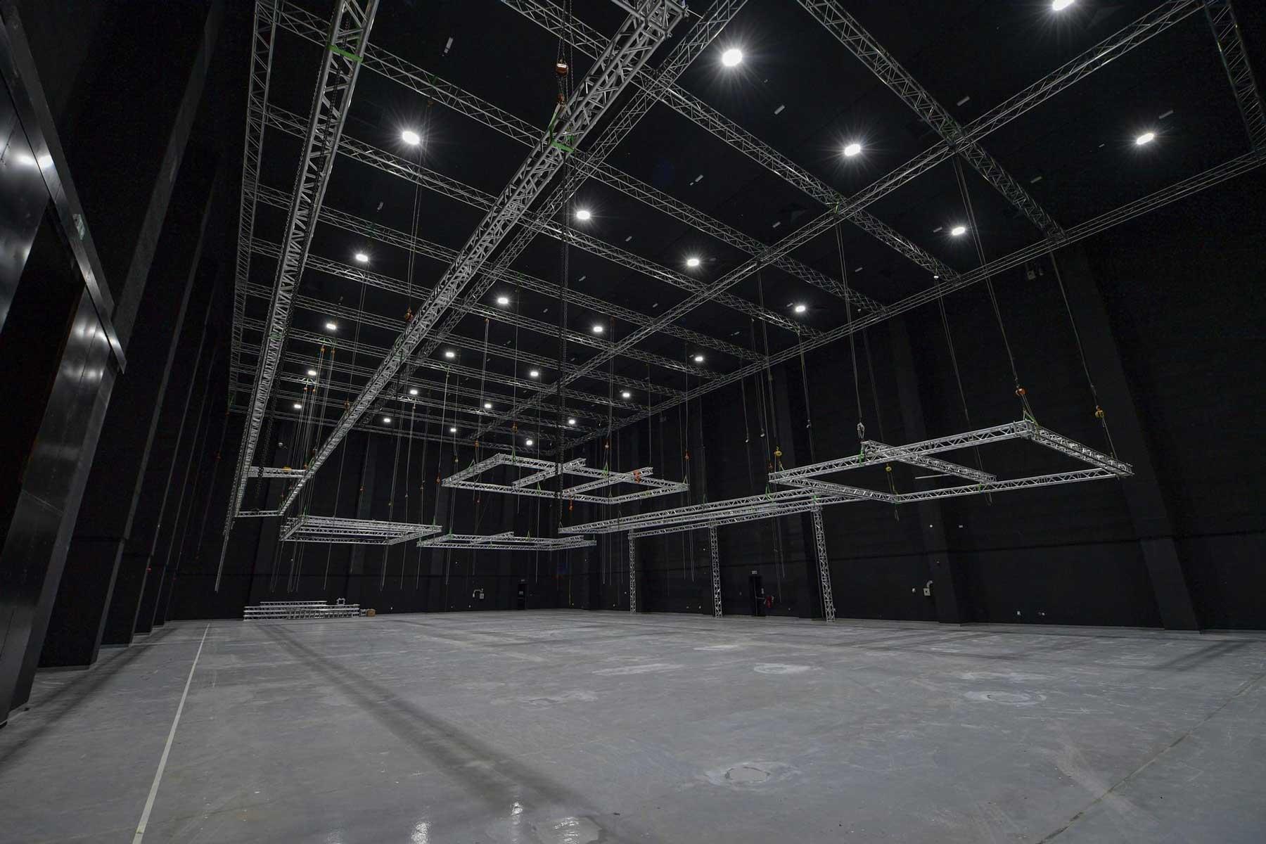 Loading content, please wait...