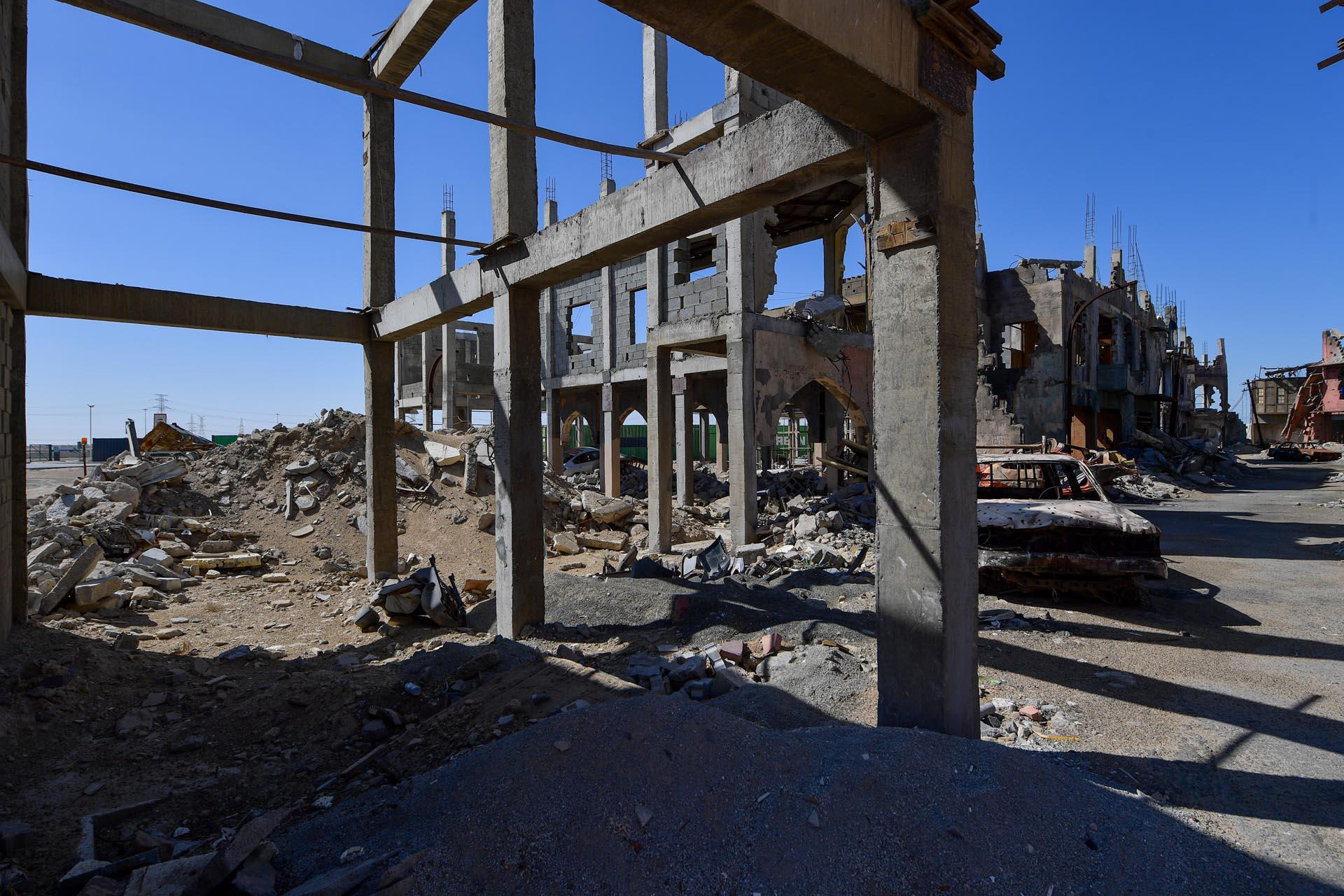 Loading content, please wait...