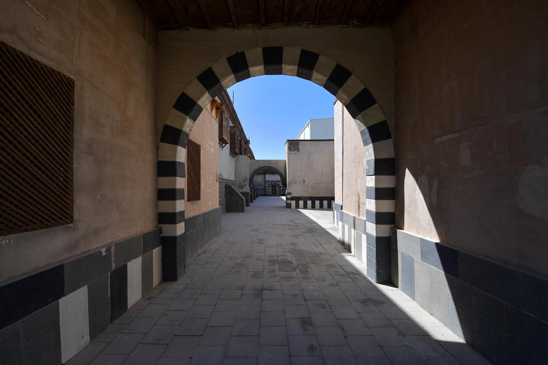 Loading content, please wait...