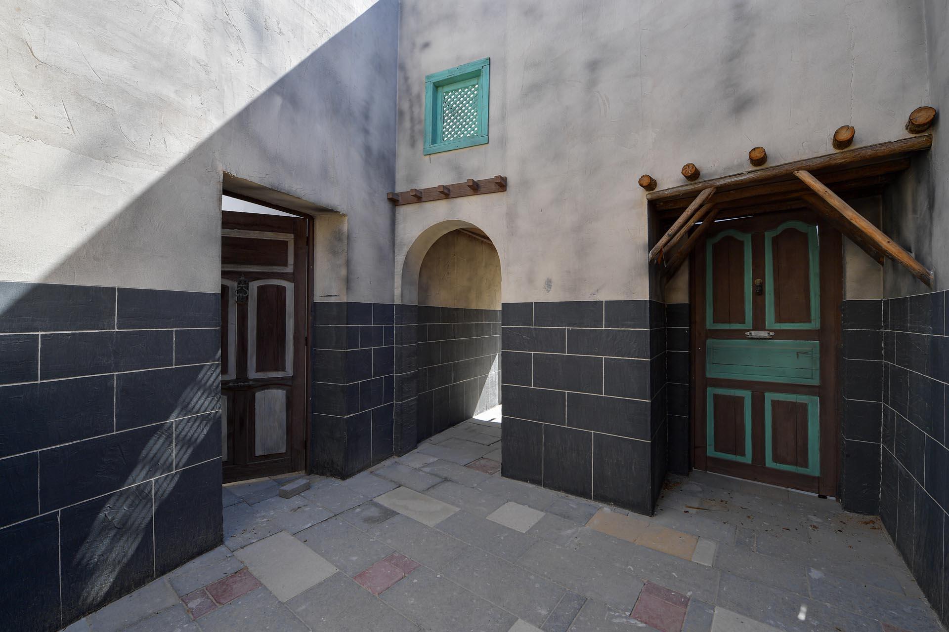 Loading content, please wait...