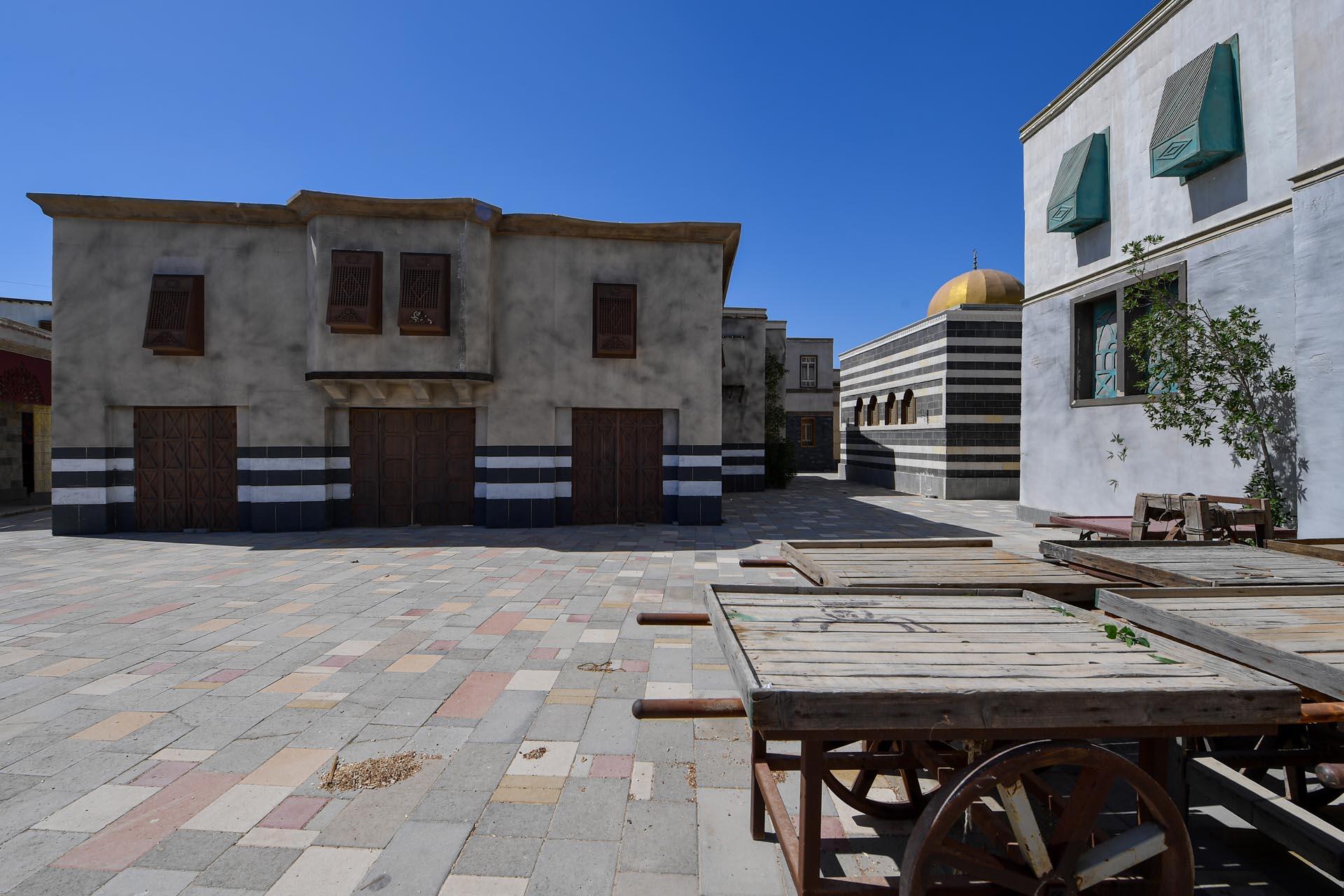 Loading content, please wait...