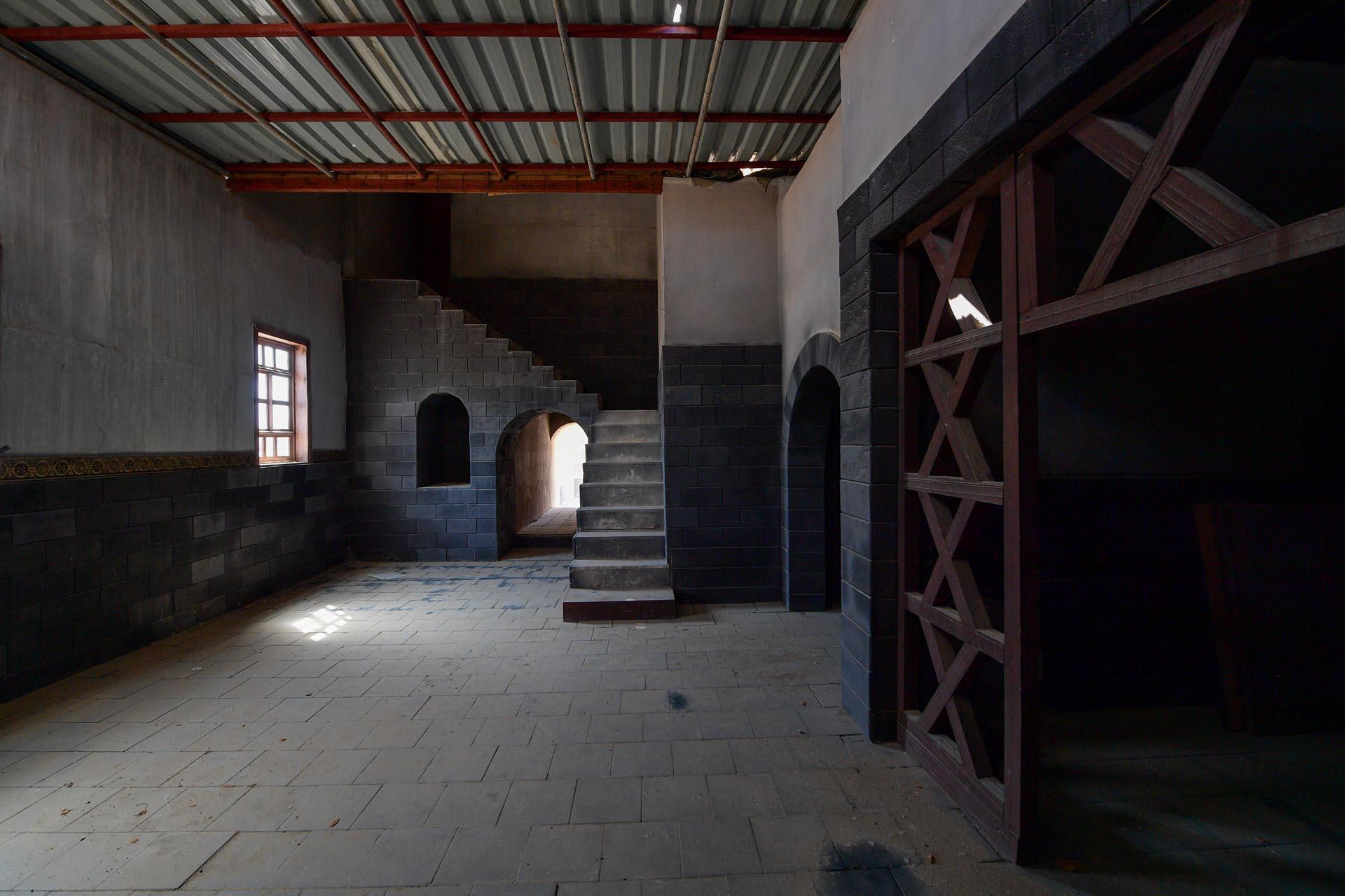 Loading content, please wait...