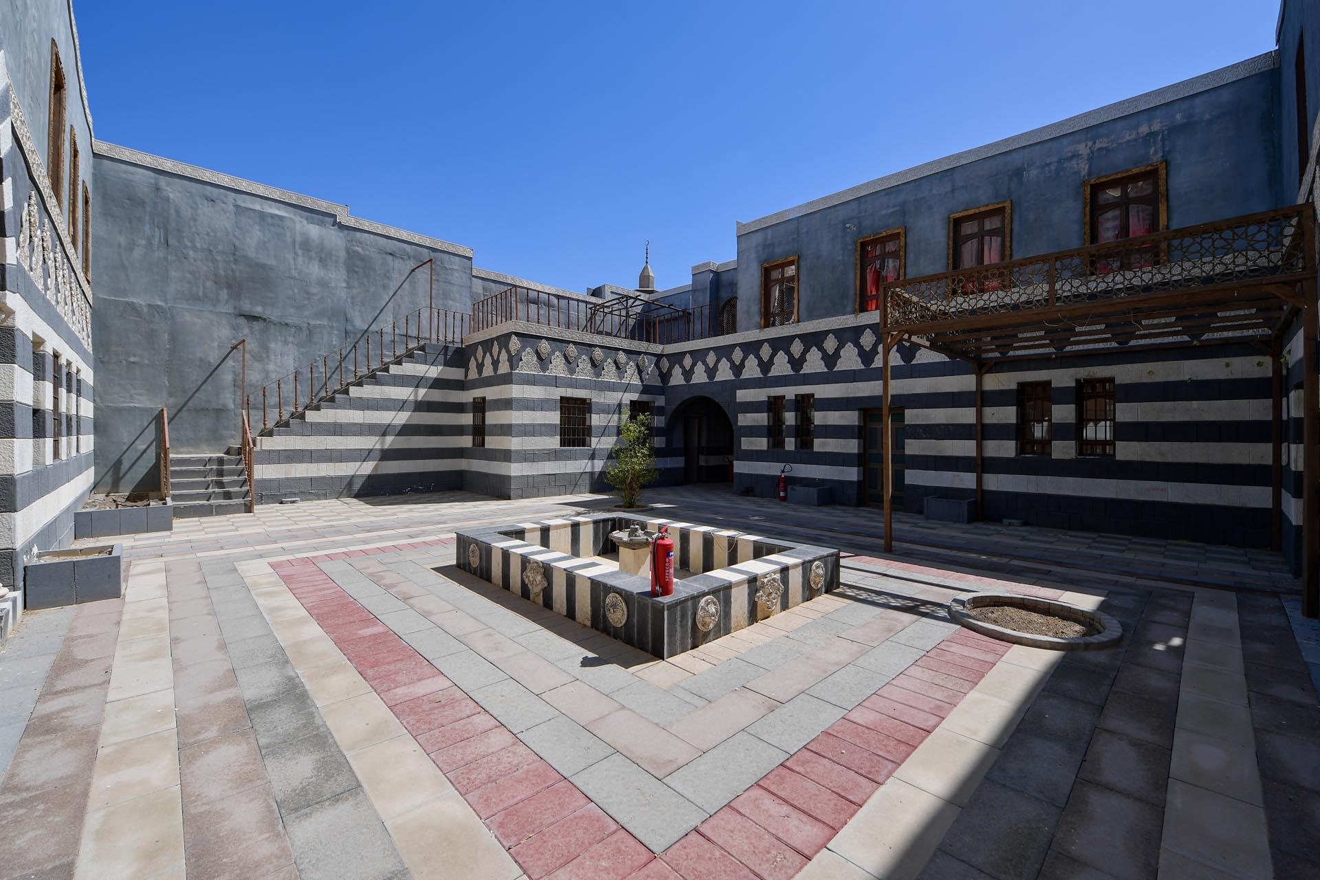 Loading content, please wait...