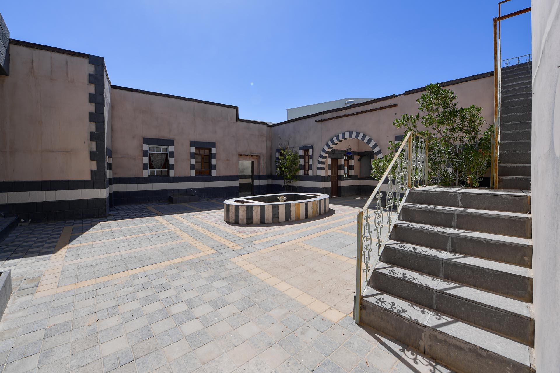 Loading content, please wait...