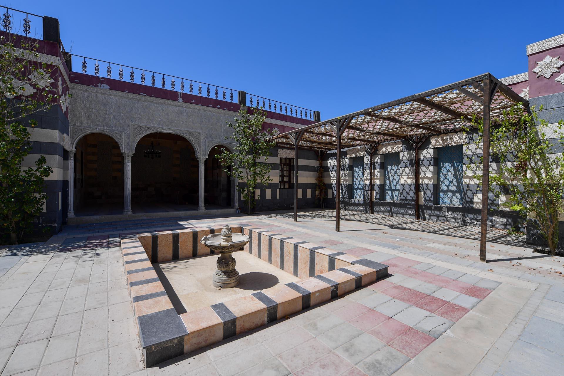 Loading content, please wait...