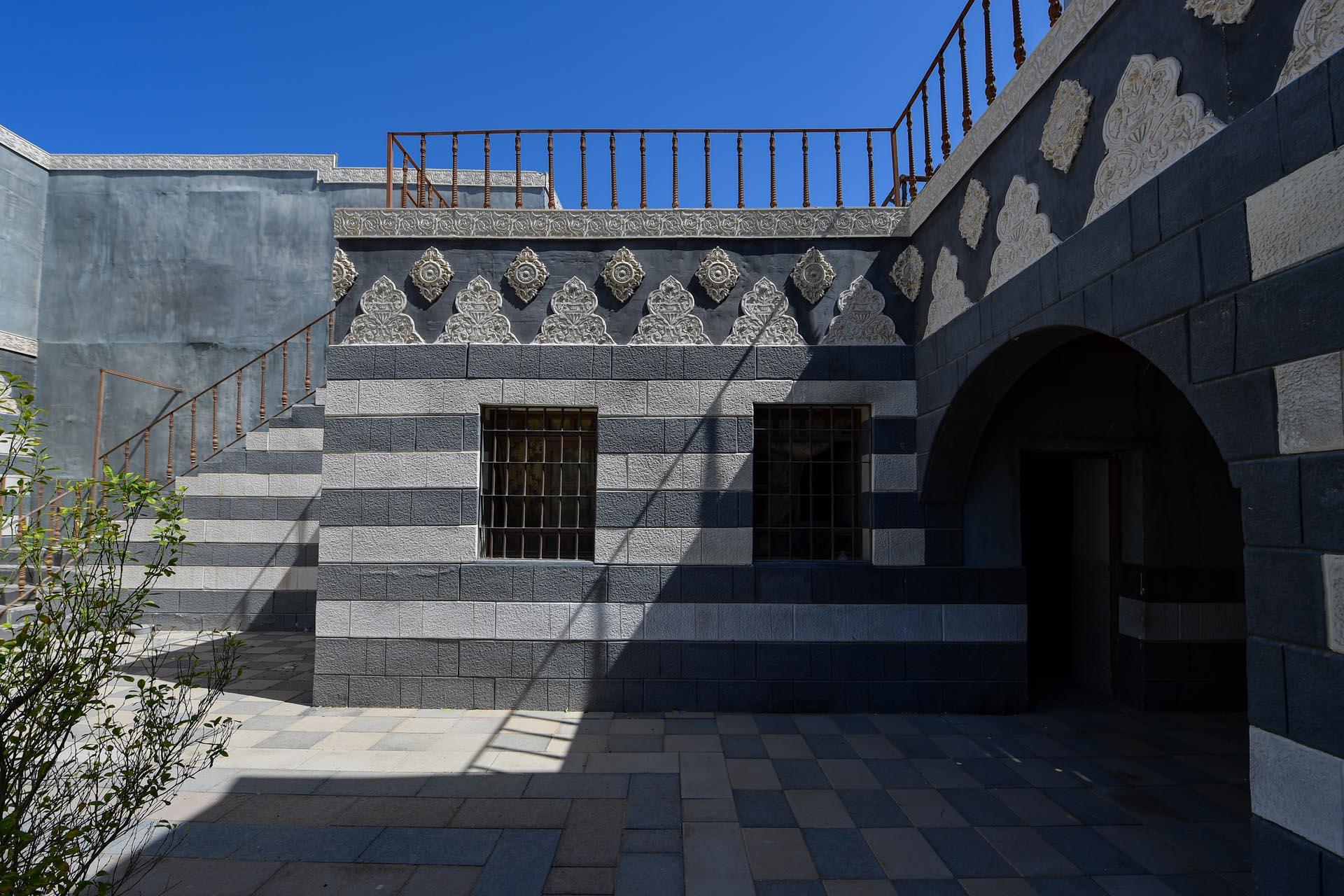 Loading content, please wait...