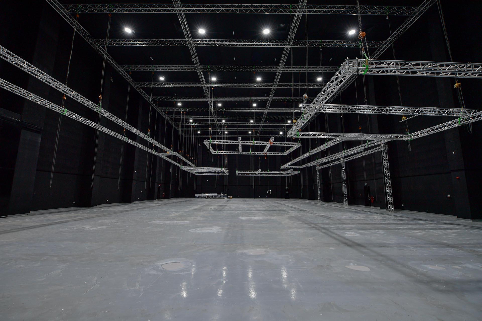 Loading content, please wait...