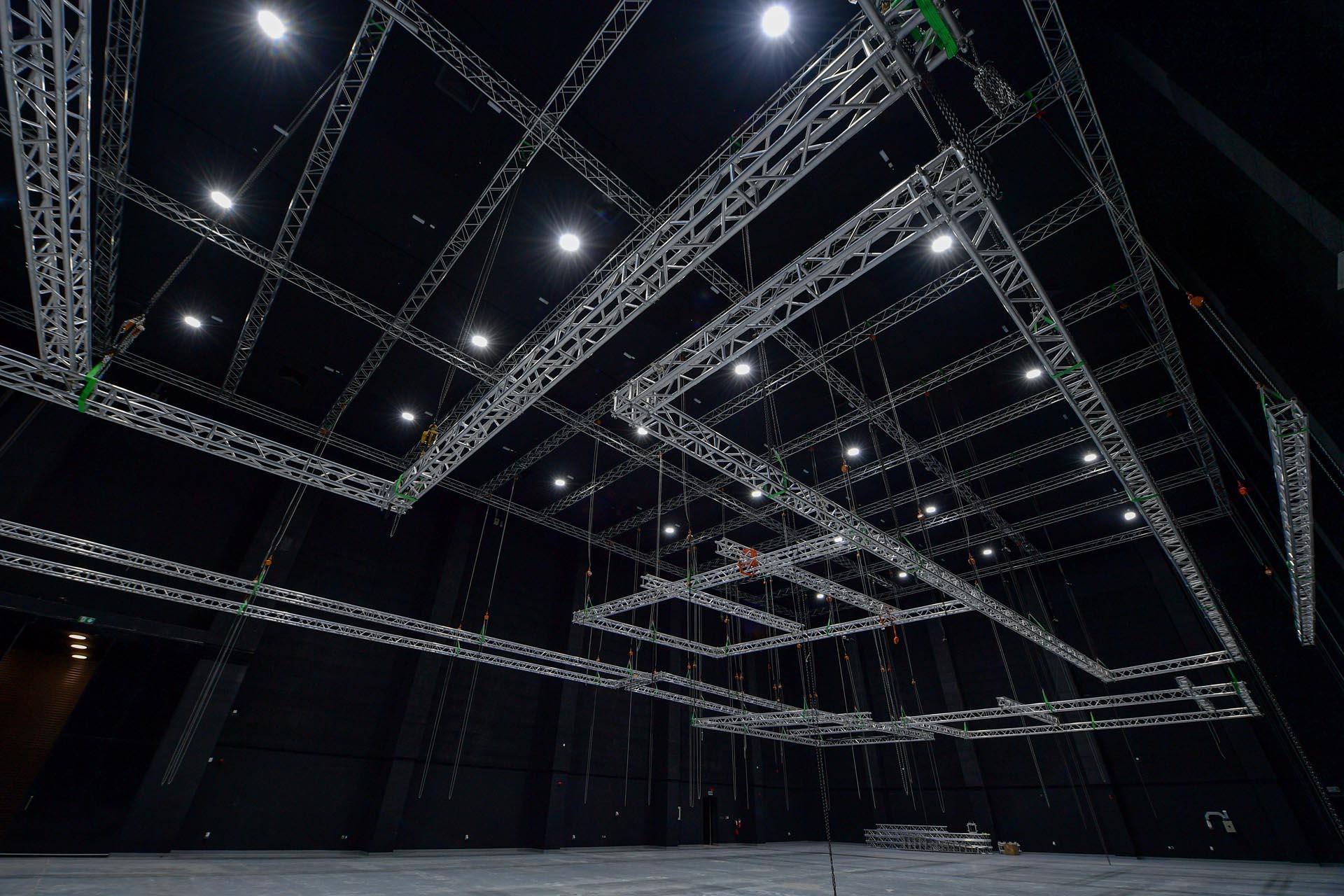 Loading content, please wait...