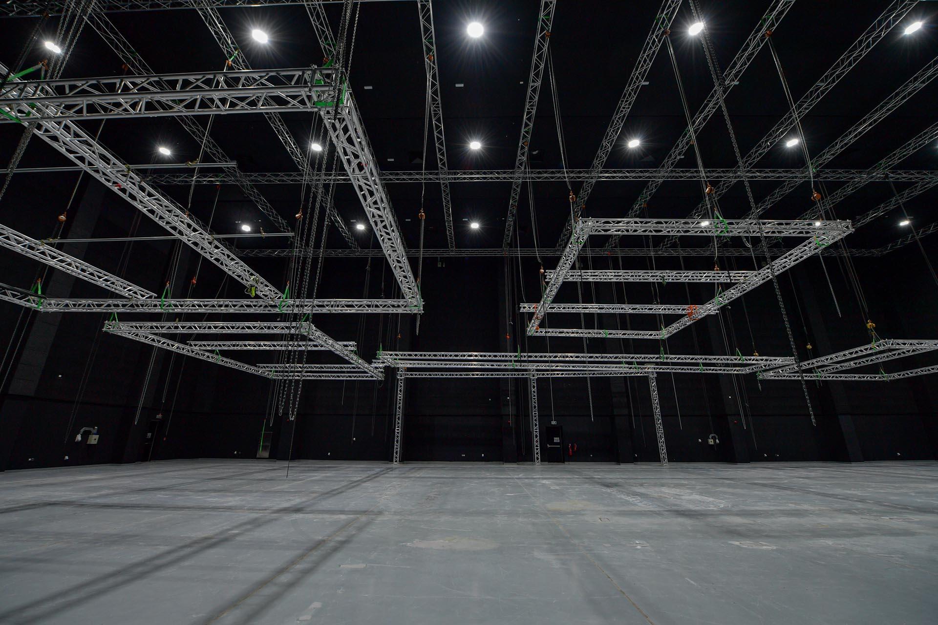 Loading content, please wait...