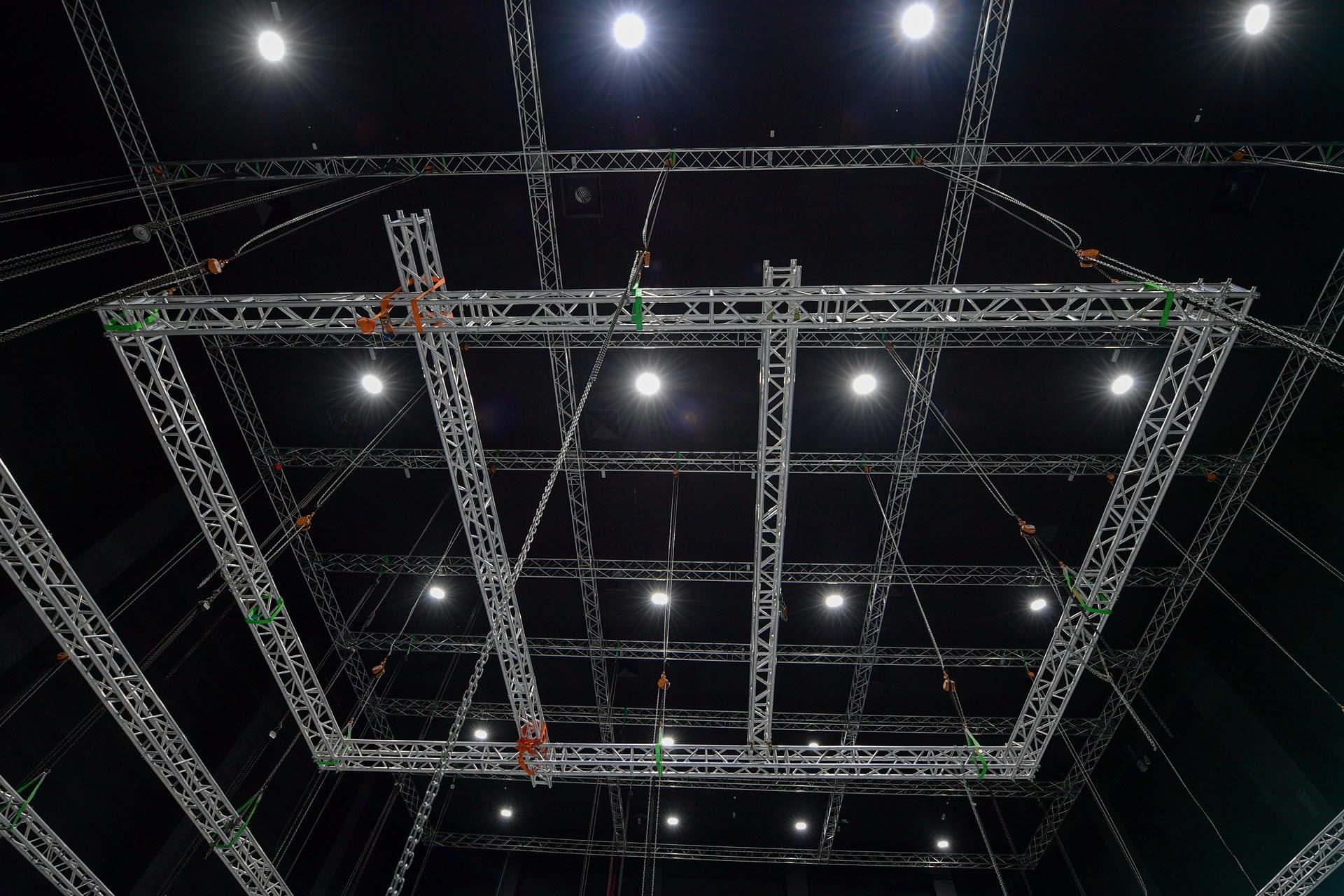 Loading content, please wait...