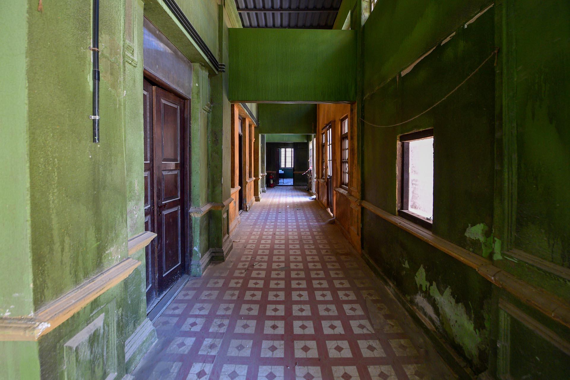 Loading content, please wait...