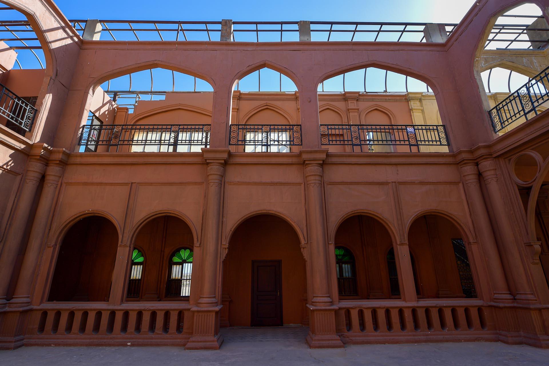 Loading content, please wait...