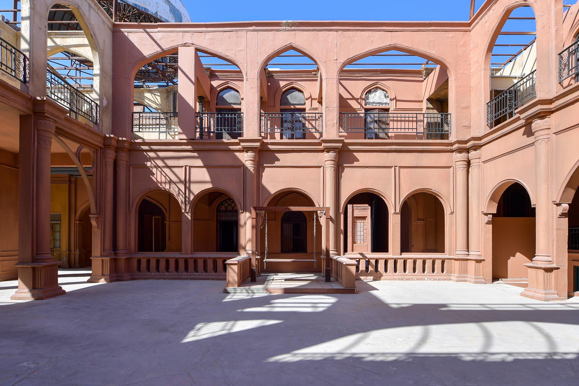 Loading content, please wait...