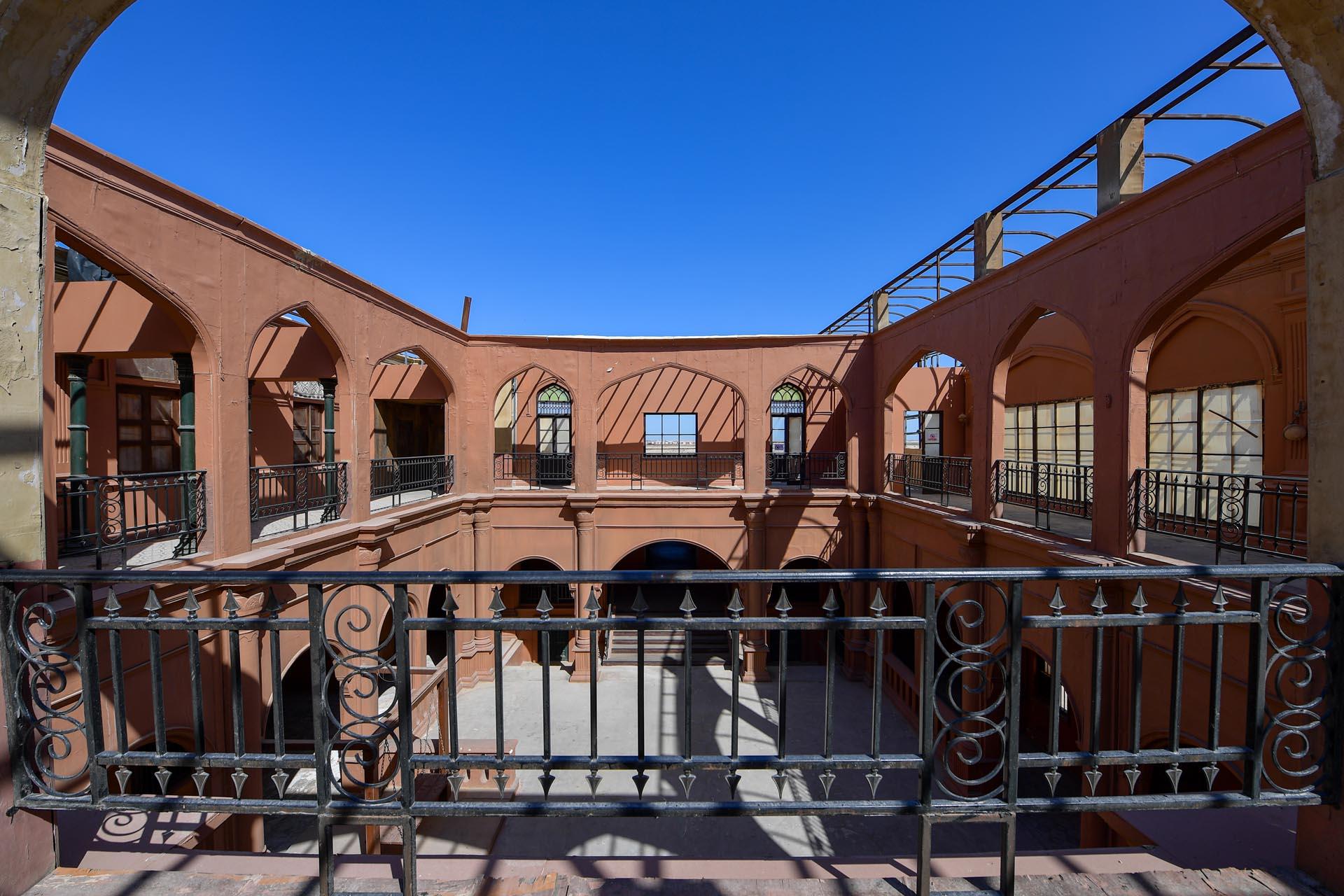 Loading content, please wait...