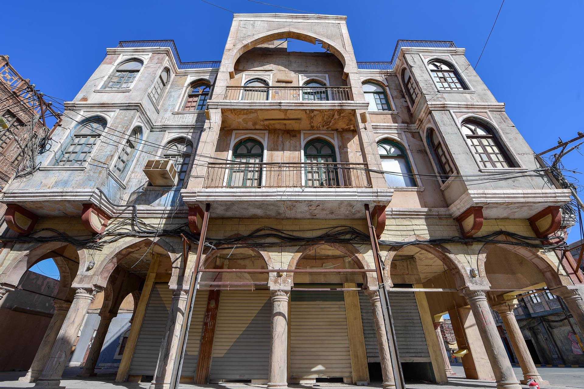 Loading content, please wait...